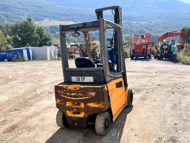 Jungheinrich EFG318 400ZZ Chariot élévateur électrique 1,8T - Empilhador elétrico: foto 3 Jungheinrich EFG318 400ZZ Chariot élévateur électrique 1,8T - Empilhador elétrico: foto 3