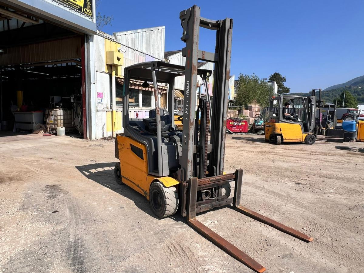 Jungheinrich EFG318 400ZZ Chariot élévateur électrique 1,8T - Empilhador elétrico: foto 4 Jungheinrich EFG318 400ZZ Chariot élévateur électrique 1,8T - Empilhador elétrico: foto 4