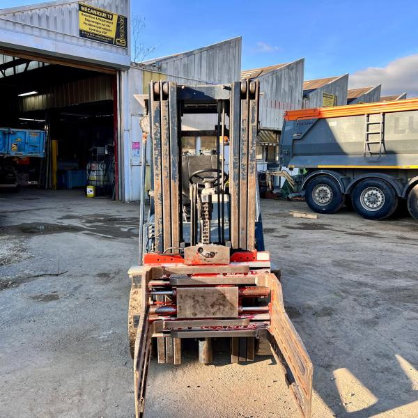 KOMATSU Chariot élévateur à gaz FG25T-11E (AVEC PINCE) - Empilhador a gás: foto 5 KOMATSU Chariot élévateur à gaz FG25T-11E (AVEC PINCE) - Empilhador a gás: foto 5