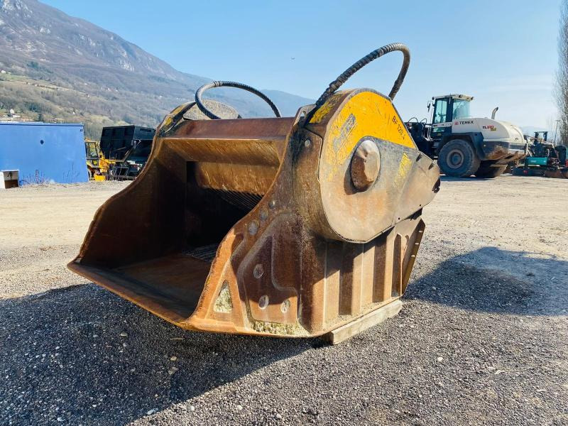 MB BF120.4 S4 Godet concasseur pour pelle de 30T à 45T - Balde para Máquina de construção: foto 1 MB BF120.4 S4 Godet concasseur pour pelle de 30T à 45T - Balde para Máquina de construção: foto 1