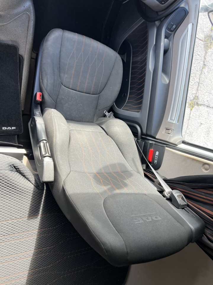 Tractor DAF XF530: foto 12 Tractor DAF XF530: foto 12