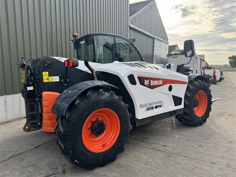 Bobcat TL38.70HF Agri - Empilhador telescópico: foto 2 Bobcat TL38.70HF Agri - Empilhador telescópico: foto 2