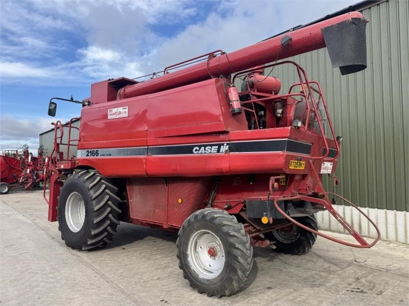 Case Axial-Flow Case Axial Flow 2166 c/w 1030 Header - Equipamento para colheitadeira: foto 2 Case Axial-Flow Case Axial Flow 2166 c/w 1030 Header - Equipamento para colheitadeira: foto 2