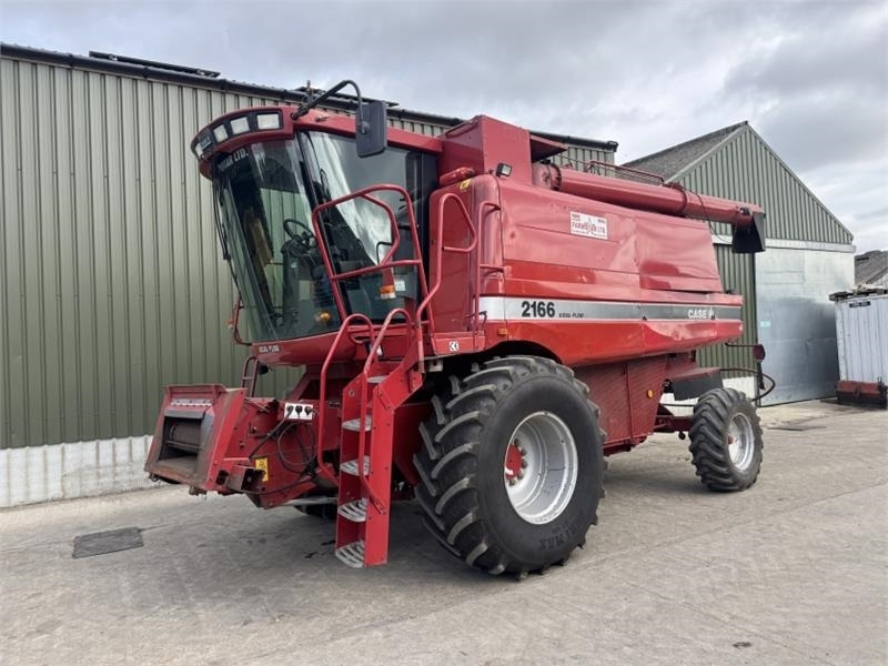 Case Axial-Flow Case Axial Flow 2166 c/w 1030 Header - Equipamento para colheitadeira: foto 1 Case Axial-Flow Case Axial Flow 2166 c/w 1030 Header - Equipamento para colheitadeira: foto 1