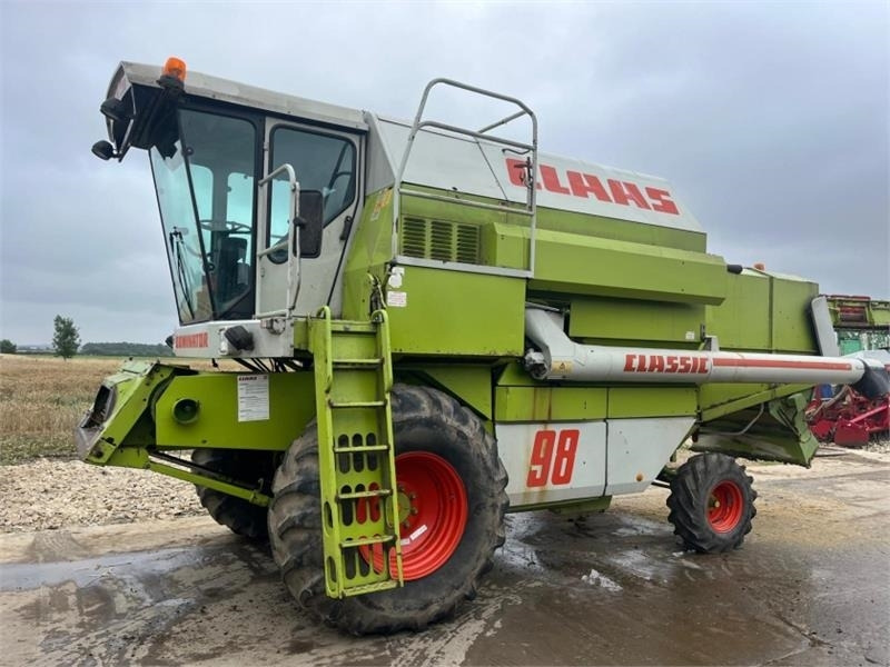 Claas Dominator Classic 98 c/w C450 Header - Equipamento para colheitadeira: foto 1 Claas Dominator Classic 98 c/w C450 Header - Equipamento para colheitadeira: foto 1