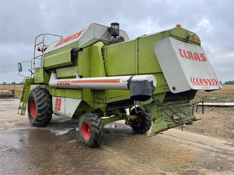 Claas Dominator Classic 98 c/w C450 Header - Equipamento para colheitadeira: foto 2 Claas Dominator Classic 98 c/w C450 Header - Equipamento para colheitadeira: foto 2