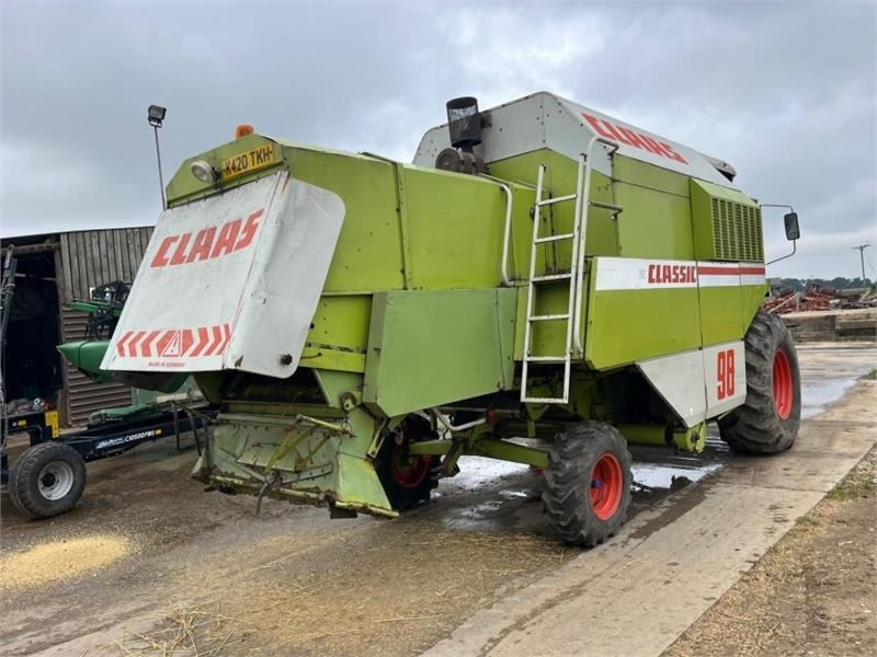 Claas Dominator Classic 98 c/w C450 Header - Equipamento para colheitadeira: foto 3 Claas Dominator Classic 98 c/w C450 Header - Equipamento para colheitadeira: foto 3