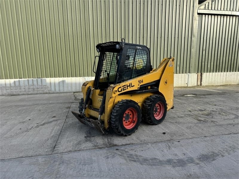 Gehl R165 Skid Steer - Mini pá carregadora: foto 1 Gehl R165 Skid Steer - Mini pá carregadora: foto 1
