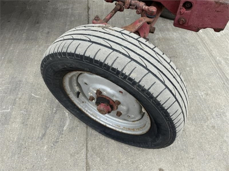 Locação financeira de International 533 Tractor  International 533 Tractor: foto 9