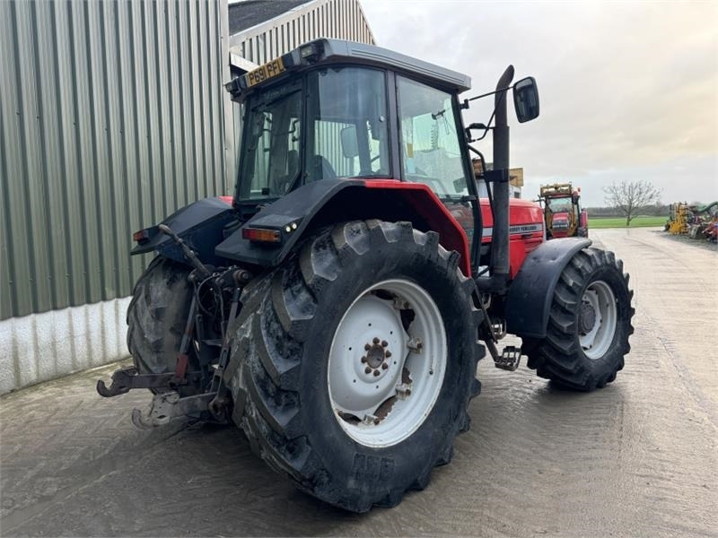 Massey Ferguson 8130 Dynashift - Trator: foto 2 Massey Ferguson 8130 Dynashift - Trator: foto 2