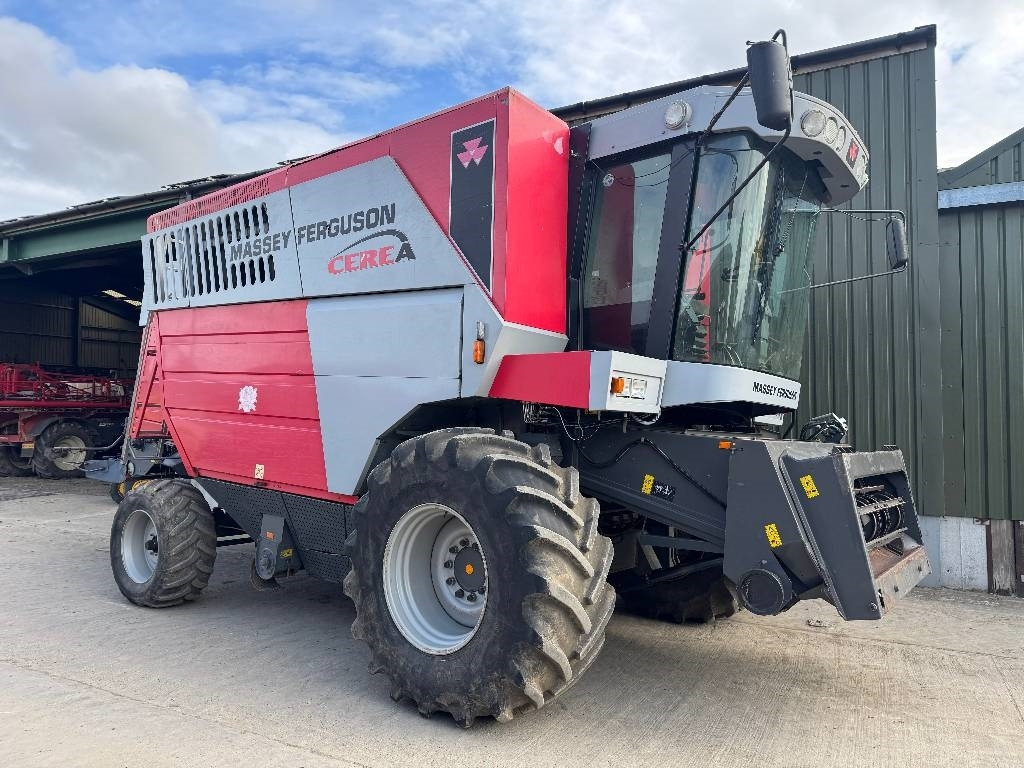 Massey Ferguson Cerea 7274 Rotary Seperator c/w 22ft Header - Ceifeira debulhadora: foto 4 Massey Ferguson Cerea 7274 Rotary Seperator c/w 22ft Header - Ceifeira debulhadora: foto 4