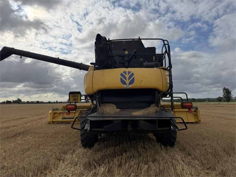 New Holland New Holland CR9090 Rotary Combine **Video Below** - Equipamento para colheitadeira: foto 4 New Holland New Holland CR9090 Rotary Combine **Video Below** - Equipamento para colheitadeira: foto 4