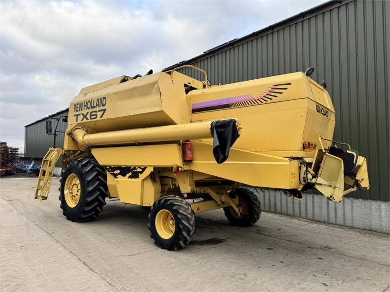 New Holland New Holland TX67 c/w 20ft Header - Equipamento para colheitadeira: foto 4 New Holland New Holland TX67 c/w 20ft Header - Equipamento para colheitadeira: foto 4