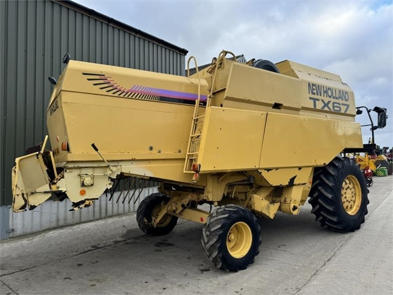 New Holland New Holland TX67 c/w 20ft Header - Equipamento para colheitadeira: foto 2 New Holland New Holland TX67 c/w 20ft Header - Equipamento para colheitadeira: foto 2