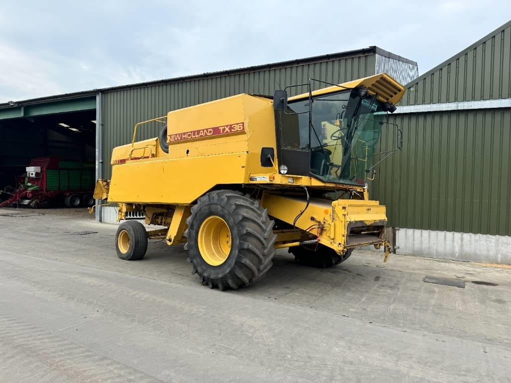 New Holland TX 36 - Ceifeira debulhadora: foto 1 New Holland TX 36 - Ceifeira debulhadora: foto 1