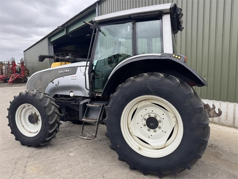 Valtra T 121 - Trator: foto 2 Valtra T 121 - Trator: foto 2