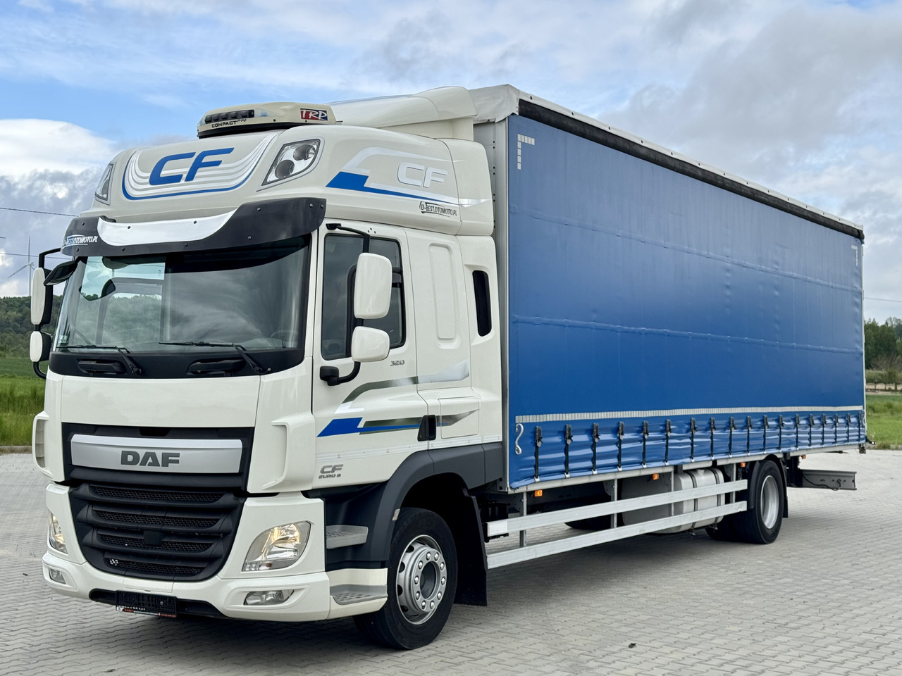 DAF CF 320 / FIRANKA / 24 EUROPALETY / SYPIALKA / AUTOMAT / KLIMA POSTOJOWA / 2017 ROK - Camião de lona: foto 2 DAF CF 320 / FIRANKA / 24 EUROPALETY / SYPIALKA / AUTOMAT / KLIMA POSTOJOWA / 2017 ROK - Camião de lona: foto 2