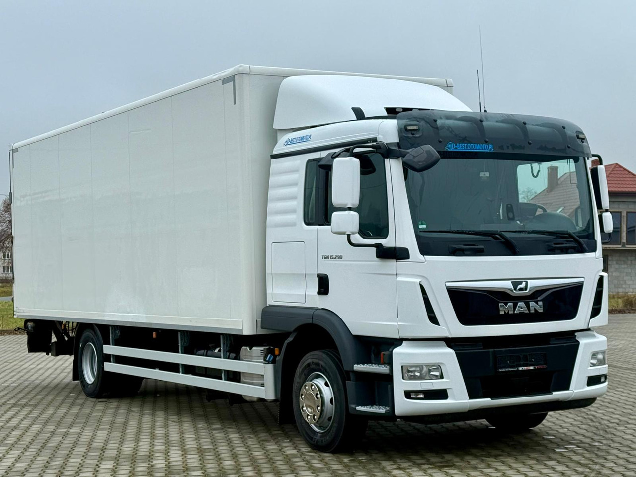 MAN TGM 15.290 / IZOTERMA / WINDA / 18 PALET / AUTOMAT / SYPIALKA / - Camião isotérmico: foto 1 MAN TGM 15.290 / IZOTERMA / WINDA / 18 PALET / AUTOMAT / SYPIALKA / - Camião isotérmico: foto 1