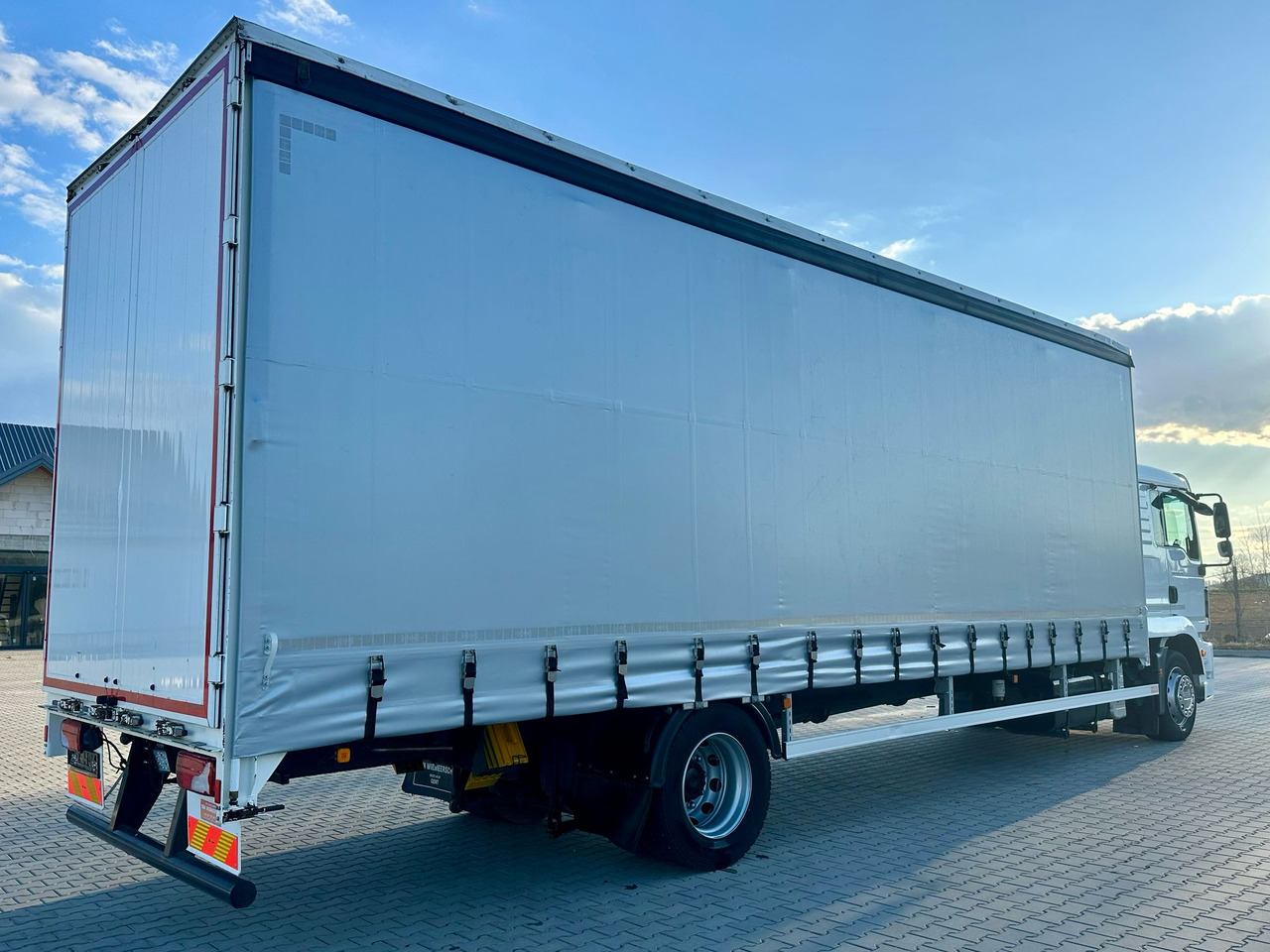 MAN TGM 18.290 / FIRANKA / WINDA / 22 EUROPALETY / AUTOMAT / SYPIALKA / 9 059 KG ŁADOWNOŚCI / NISKI PRZEBIEG / ZSUWANY DACH / EURO 6 - Camião de lona: foto 5 MAN TGM 18.290 / FIRANKA / WINDA / 22 EUROPALETY / AUTOMAT / SYPIALKA / 9 059 KG ŁADOWNOŚCI / NISKI PRZEBIEG / ZSUWANY DACH / EURO 6 - Camião de lona: foto 5