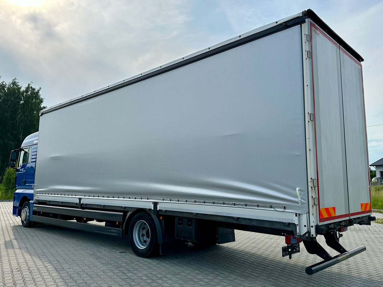 MAN TGX 18.360 / BURTO - FIRANKA / 23 PALETY / SYPIALKA / AUTOMAT / 2021 ROK / SPROWADZONY / SERWISOW - Camião de lona: foto 4 MAN TGX 18.360 / BURTO - FIRANKA / 23 PALETY / SYPIALKA / AUTOMAT / 2021 ROK / SPROWADZONY / SERWISOW - Camião de lona: foto 4