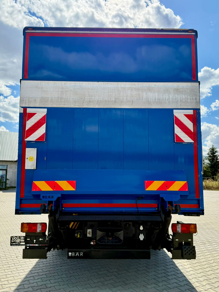 MAN TGX 26.420 / KONTENER / WINDA / 8.5 M DŁUGOŚCI / 21 EUROPALET / 6x2 / 3 OŚ PODNOSZONA I SKRĘTNA / ŁADOWNOŚĆ 14 415 KG / 2018 ROK / Z NIEMIEC - Camião furgão: foto 4 MAN TGX 26.420 / KONTENER / WINDA / 8.5 M DŁUGOŚCI / 21 EUROPALET / 6x2 / 3 OŚ PODNOSZONA I SKRĘTNA / ŁADOWNOŚĆ 14 415 KG / 2018 ROK / Z NIEMIEC - Camião furgão: foto 4