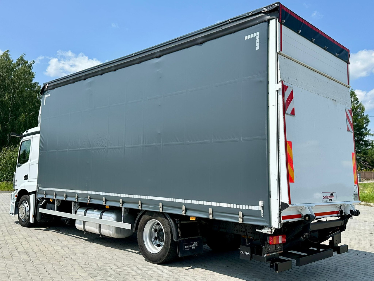 MERCEDES-BENZ ACTROS 1833 / FIRANKA / WINDA / 18 PALET / AUTOMAT / 310 TYS KM / DUŻY SILNIK / 2020 ROK / SYPIALKA - Camião de lona: foto 4 MERCEDES-BENZ ACTROS 1833 / FIRANKA / WINDA / 18 PALET / AUTOMAT / 310 TYS KM / DUŻY SILNIK / 2020 ROK / SYPIALKA - Camião de lona: foto 4