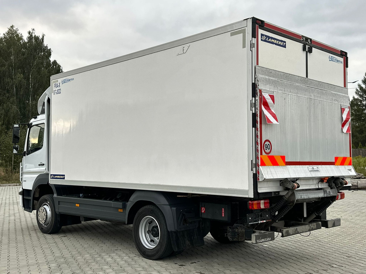 MERCEDES-BENZ ATEGO 1218 / CHŁODNIA / WINDA / 12 PALET / 5.10 M DŁUGOŚCI / AUTOMAT / LAMBERET / 5090 KG ŁADOWNOŚCI - Camião frigorífico: foto 3 MERCEDES-BENZ ATEGO 1218 / CHŁODNIA / WINDA / 12 PALET / 5.10 M DŁUGOŚCI / AUTOMAT / LAMBERET / 5090 KG ŁADOWNOŚCI - Camião frigorífico: foto 3