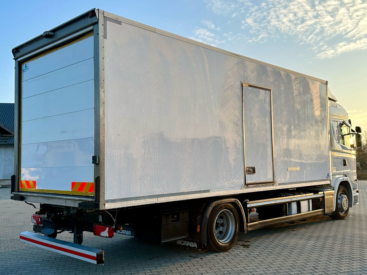 SCANIA G360 / IZOTERMA / 6.8 M DŁUGOŚCI / AUTOMAT / CAŁA NA PODUSZKACH / KLIMA POSTOJOWA / ELEKTRYCZNA ROLETA TYŁ / SYPIALKA - Camião isotérmico: foto 3 SCANIA G360 / IZOTERMA / 6.8 M DŁUGOŚCI / AUTOMAT / CAŁA NA PODUSZKACH / KLIMA POSTOJOWA / ELEKTRYCZNA ROLETA TYŁ / SYPIALKA - Camião isotérmico: foto 3