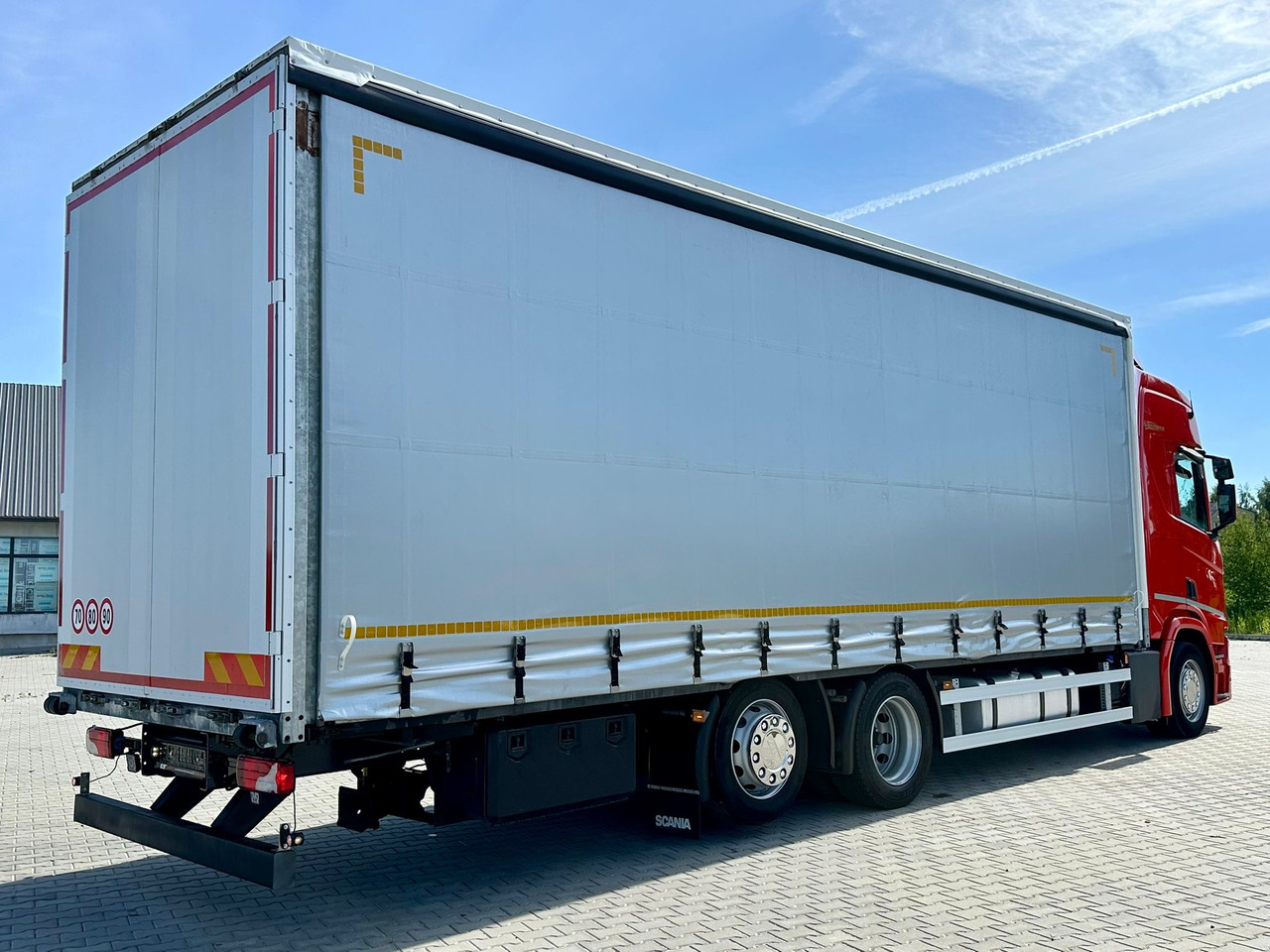 SCANIA R410 / FIRANKA / 21 EUROPALET / 8.5 M DŁUGOŚCI / 6x2 / PODWIESZA - Camião de lona: foto 4 SCANIA R410 / FIRANKA / 21 EUROPALET / 8.5 M DŁUGOŚCI / 6x2 / PODWIESZA - Camião de lona: foto 4