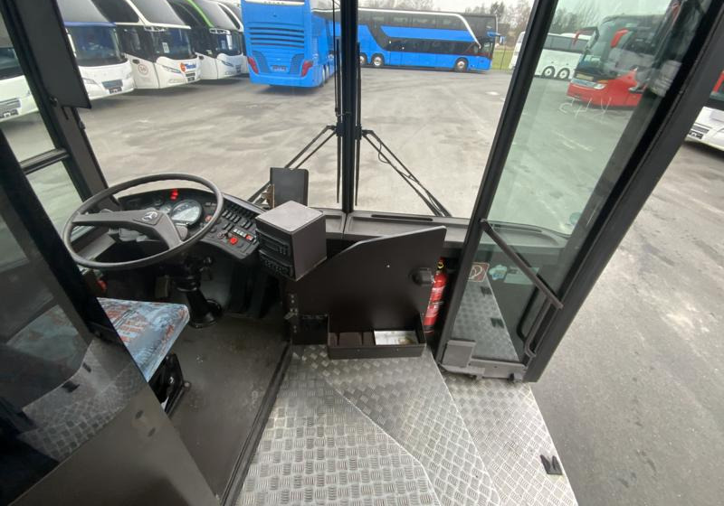 Fotografia de interior 1: Ônibus urbano Mercedes-Benz O 405 Cabrio Fotografia de interior 1: Ônibus urbano Mercedes-Benz O 405 Cabrio