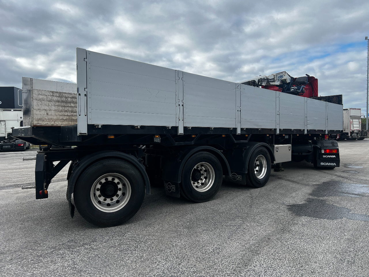 Pacton Stenenoplegger met Kennis 14.000 Kraan, Crane - Semi-reboque plataforma/ Caixa aberta: foto 4 Pacton Stenenoplegger met Kennis 14.000 Kraan, Crane - Semi-reboque plataforma/ Caixa aberta: foto 4