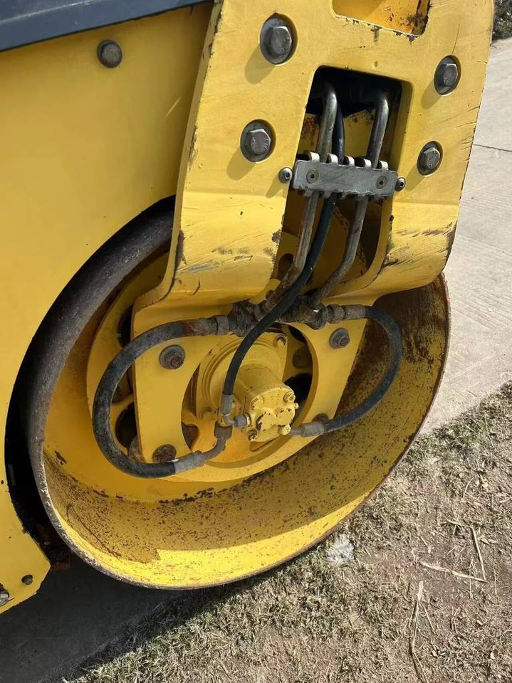 Bomag BW 100 AD - Compactador de asfalto: foto 5 Bomag BW 100 AD - Compactador de asfalto: foto 5