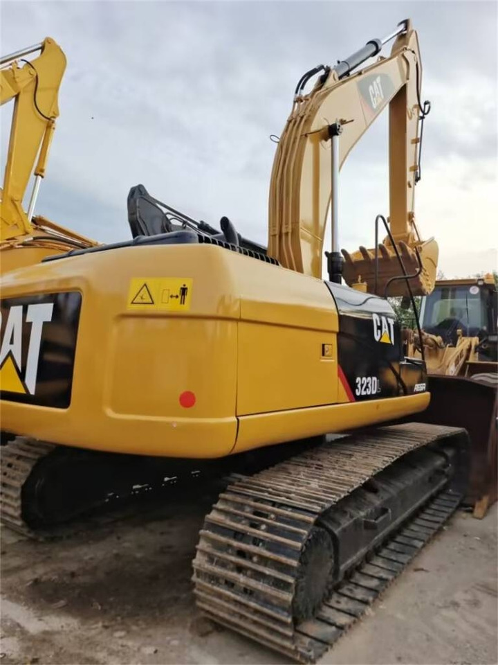 CAT 323 D - Escavadora de rastos: foto 1 CAT 323 D - Escavadora de rastos: foto 1