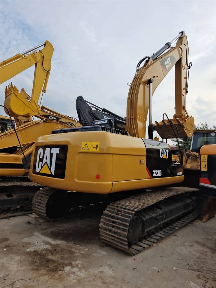 CAT 323 D - Escavadora de rastos: foto 1 CAT 323 D - Escavadora de rastos: foto 1