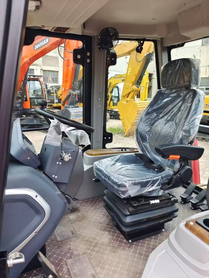 CAT 420 F 100% brand new machine - Retroescavadeira: foto 2 CAT 420 F 100% brand new machine - Retroescavadeira: foto 2