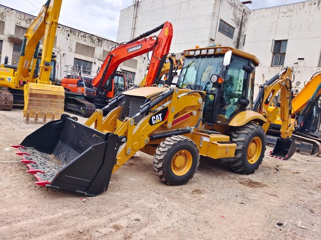 Retroescavadeira CAT 420 F: foto 12 Retroescavadeira CAT 420 F: foto 12