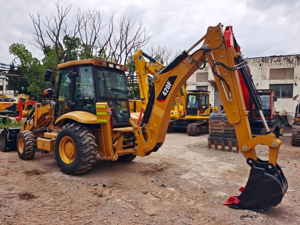 Retroescavadeira CAT 420 F: foto 13 Retroescavadeira CAT 420 F: foto 13