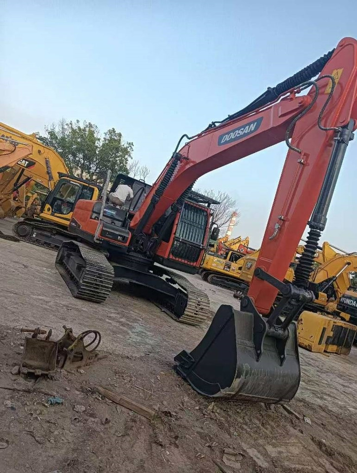 Doosan DX 225 LC-9C - Escavadora de rastos: foto 4 Doosan DX 225 LC-9C - Escavadora de rastos: foto 4