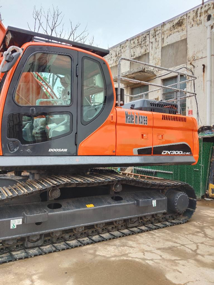 Doosan DX 300 LC - Escavadora de rastos: foto 1 Doosan DX 300 LC - Escavadora de rastos: foto 1