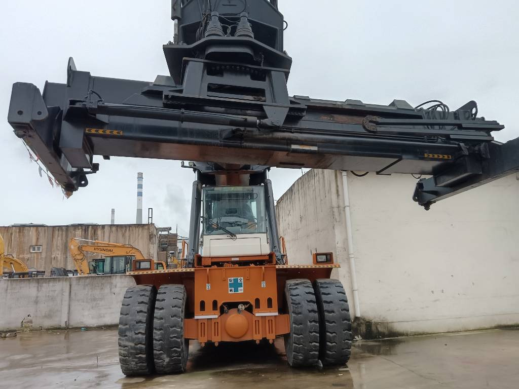 Ferrari 278 - Reachstacker porta contentores: foto 2 Ferrari 278 - Reachstacker porta contentores: foto 2