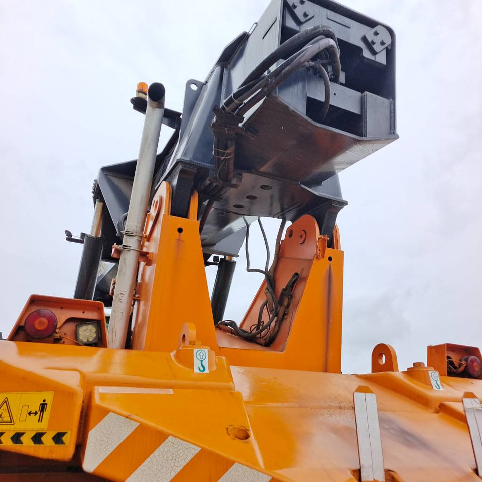 Ferrari 278 - Reachstacker porta contentores: foto 5 Ferrari 278 - Reachstacker porta contentores: foto 5