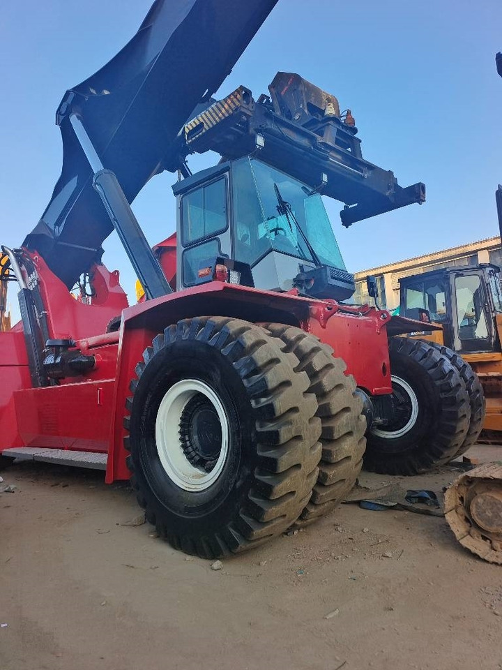 Kalmar DRF 450 - Reachstacker porta contentores: foto 4 Kalmar DRF 450 - Reachstacker porta contentores: foto 4