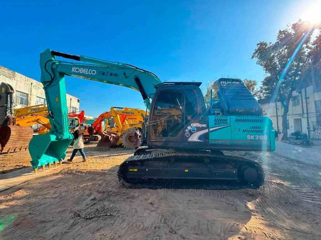 Kobelco SK 200-8 - Escavadora de rastos: foto 3 Kobelco SK 200-8 - Escavadora de rastos: foto 3