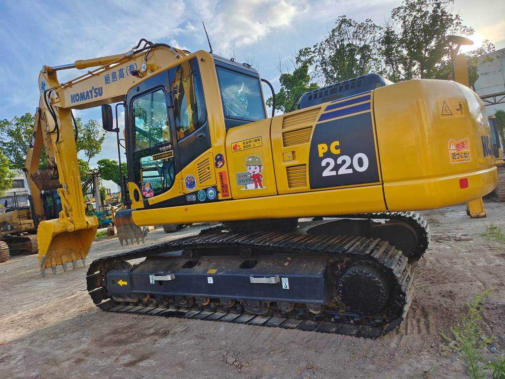 Komatsu PC 220 - Escavadora de rastos: foto 1 Komatsu PC 220 - Escavadora de rastos: foto 1
