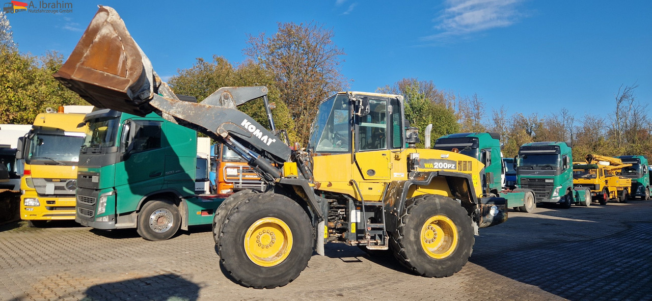 Komatsu WA 200 technisch ok. technische Wartung beim Komatsu Service - Pá carregadora de rodas: foto 1 Komatsu WA 200 technisch ok. technische Wartung beim Komatsu Service - Pá carregadora de rodas: foto 1