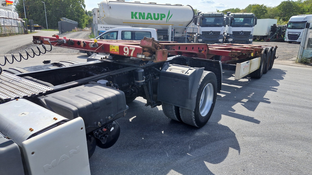 Krone SD Containerchassis 2x 20, 30, 40 ft deutscher Auflieger, ausziehbar - Semi-reboque transportador de contêineres/ Caixa móvel: foto 1 Krone SD Containerchassis 2x 20, 30, 40 ft deutscher Auflieger, ausziehbar - Semi-reboque transportador de contêineres/ Caixa móvel: foto 1