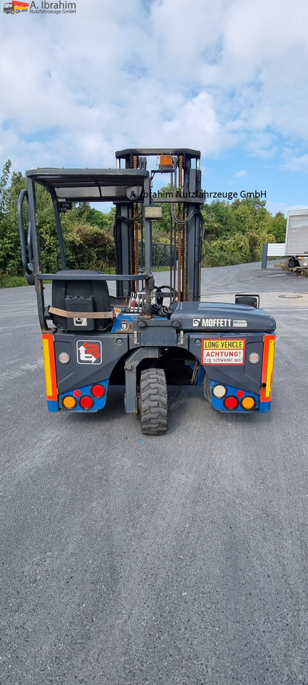 M4-25.3F Moffett Mitnahmestapler - Empilhador montado em camião: foto 4 M4-25.3F Moffett Mitnahmestapler - Empilhador montado em camião: foto 4