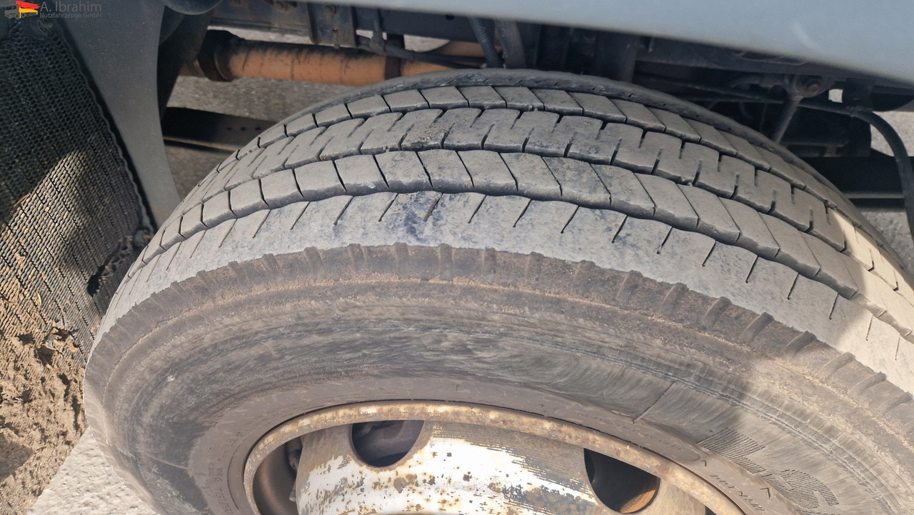 MAN 8.180 Thermokingkühlung - 30 ° sauber, 3. Gang kratzt, voll fahrbereit - Camião frigorífico: foto 5 MAN 8.180 Thermokingkühlung - 30 ° sauber, 3. Gang kratzt, voll fahrbereit - Camião frigorífico: foto 5