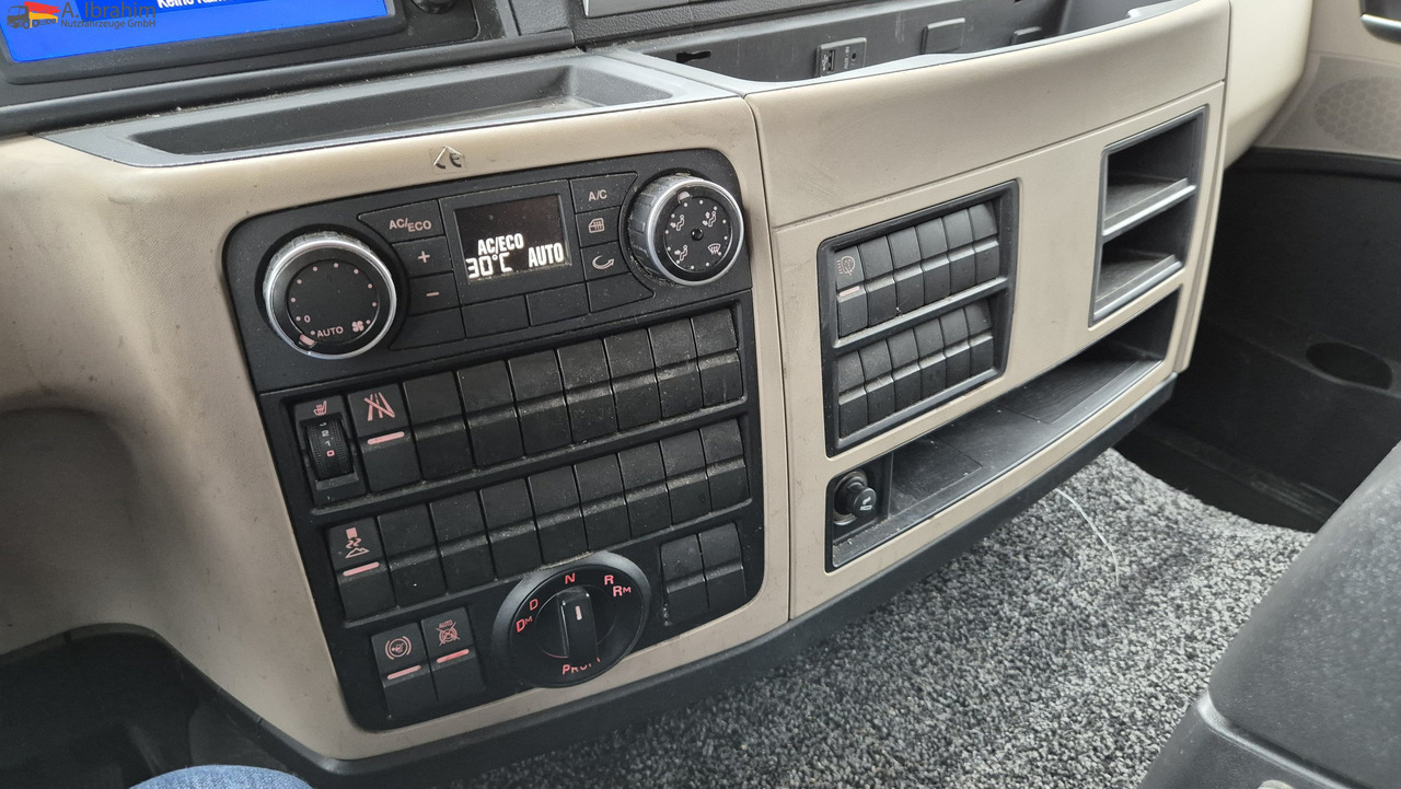 MAN 8.250 7,30 m Koffer, Navi, Topzustand - Carrinha de contentor: foto 3 MAN 8.250 7,30 m Koffer, Navi, Topzustand - Carrinha de contentor: foto 3