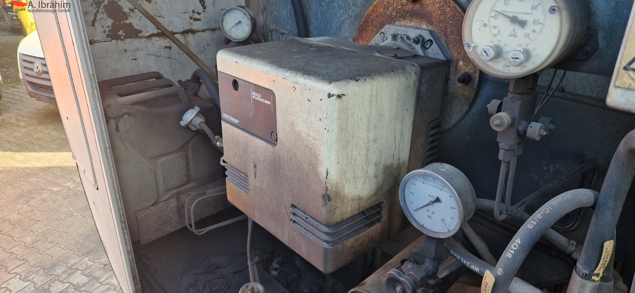 MAN TGA Asphaltspritze Schäfer 20 000 Liters - Camião cisterna: foto 4 MAN TGA Asphaltspritze Schäfer 20 000 Liters - Camião cisterna: foto 4